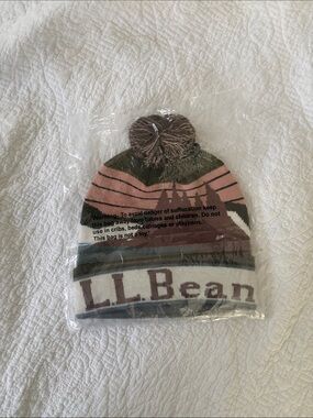 L.L. Bean men or ladies and boy & girl Striped Pom Knit Hat in Tan Olive & Cream
